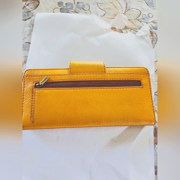 Leather Fossil Wallet - Picture 2 of 4